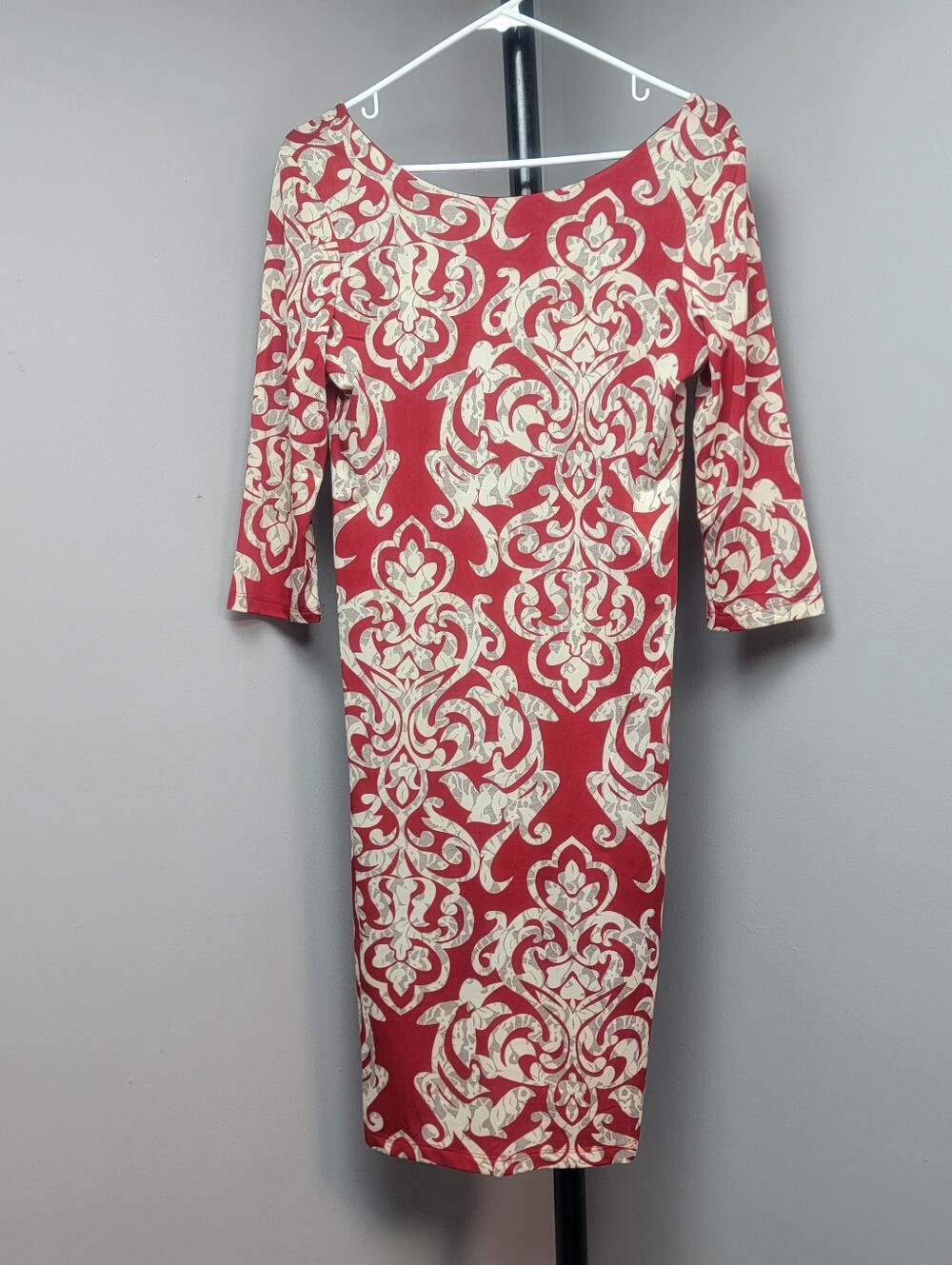 TouchExpress Short Red White Stretchy Fitted Dress Damask Pattern ¾ Sleeves Sz L